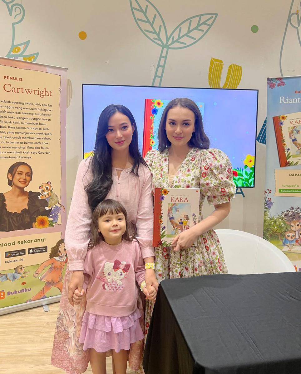 potret Asmirandah di acara launching buku Rianti Cartwright (instagram.com/asmirandah89)