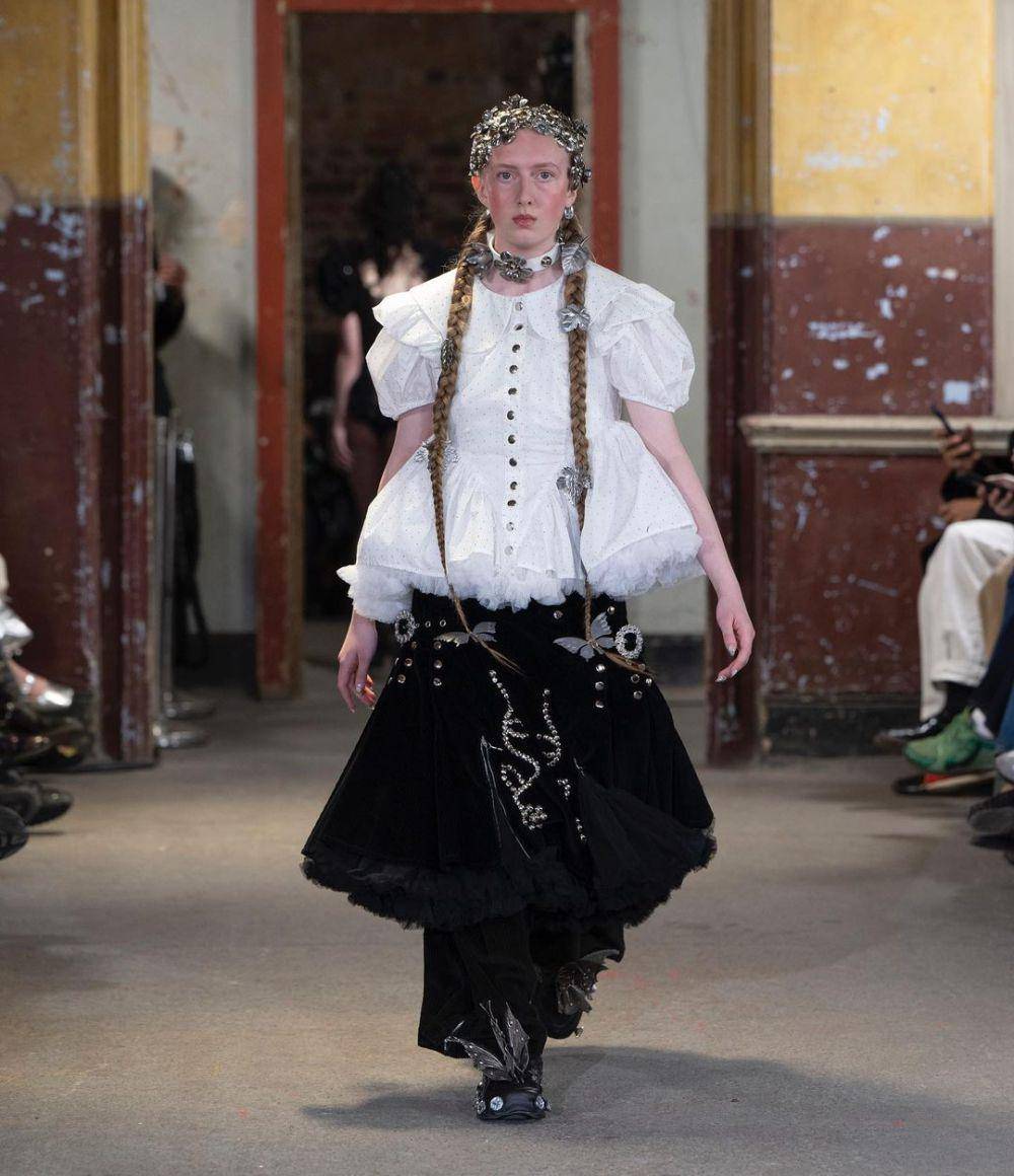 koleksi SS25 Chopova Lowena di London Fashion Week 2024 (instagram.com/chopovalowena)