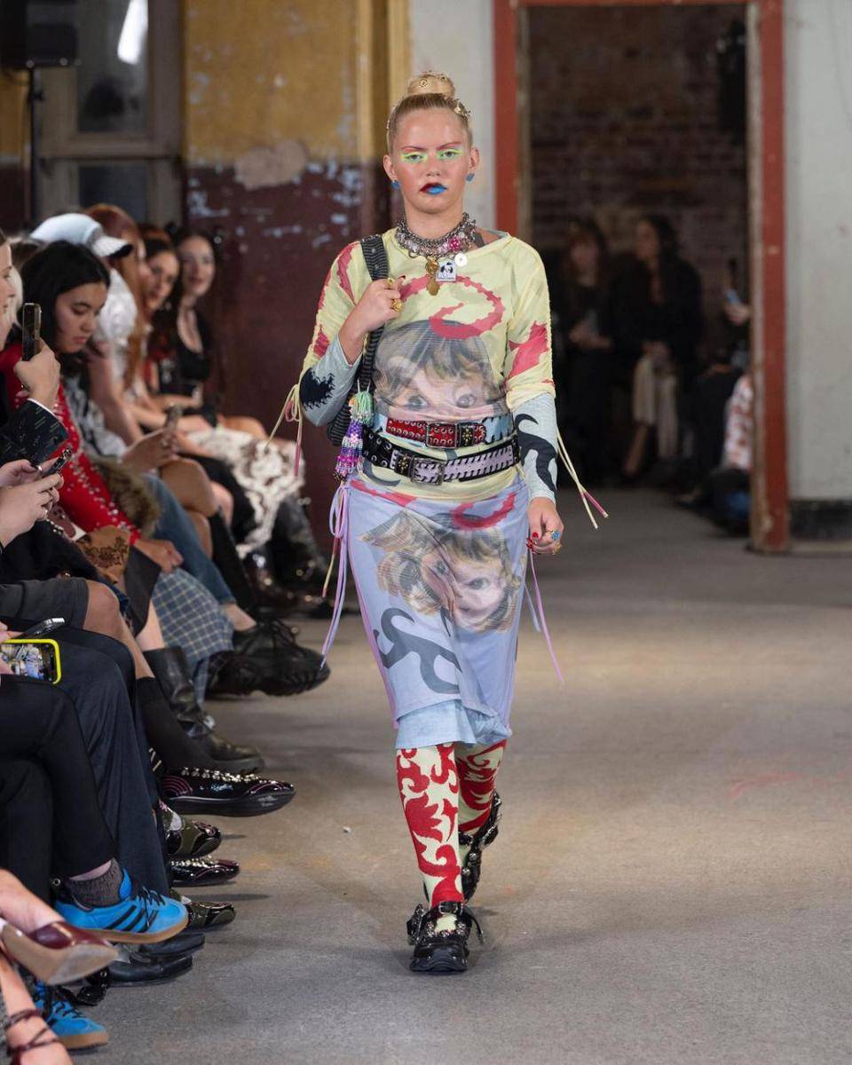 koleksi SS25 Chopova Lowena di London Fashion Week 2024 (instagram.com/chopovalowena)