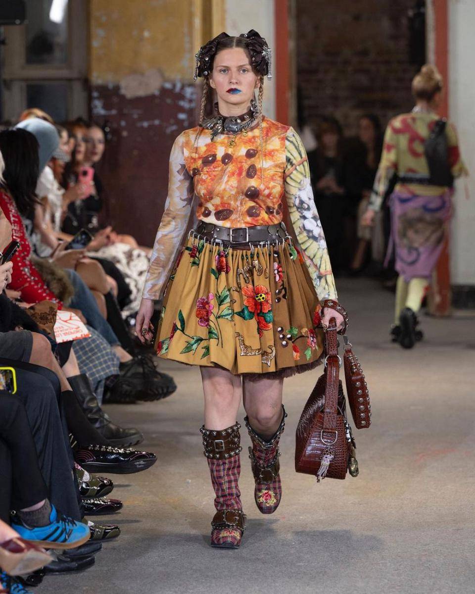 koleksi SS25 Chopova Lowena di London Fashion Week 2024 (instagram.com/chopovalowena)