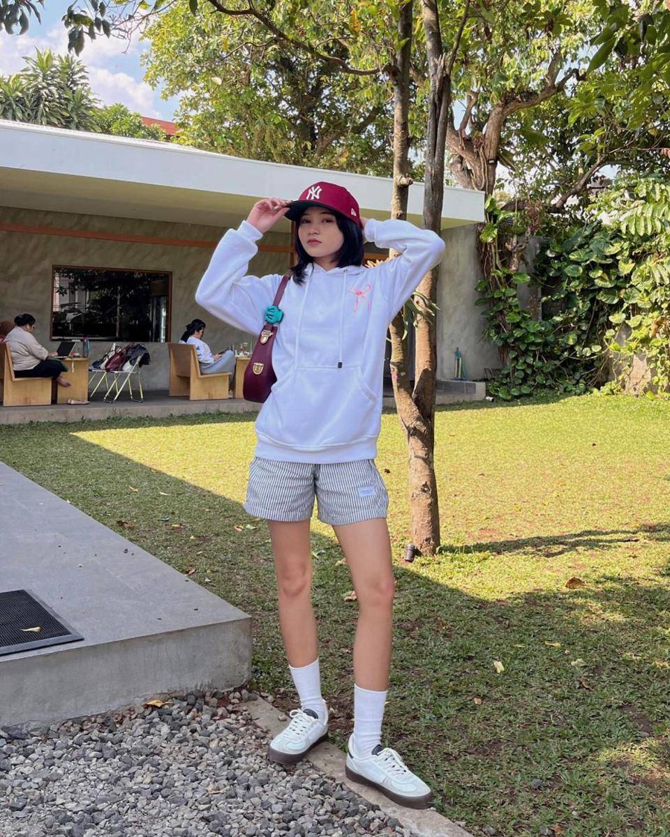 Adela Dwi (instagram.com/adeladwis)