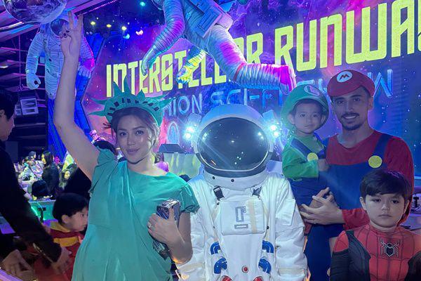 7 Potret Jessica Iskandar Ikut Pesta Halloween 2024, Cosplay Liberty
