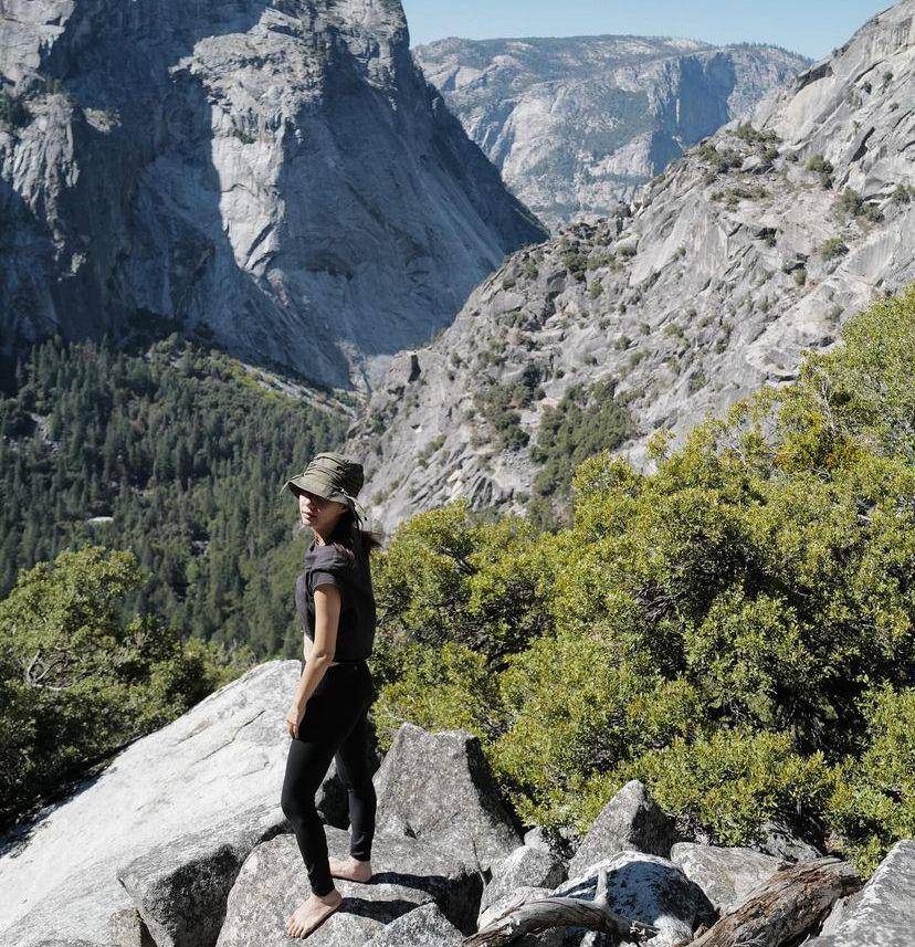 potret Toey Jarinporn hiking di Amerika (instagram.com/toeyjarinporn)