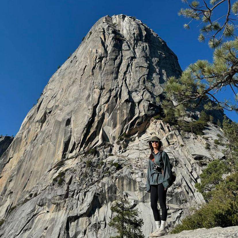 potret Toey Jarinporn hiking di Amerika (instagram.com/toeyjarinporn)