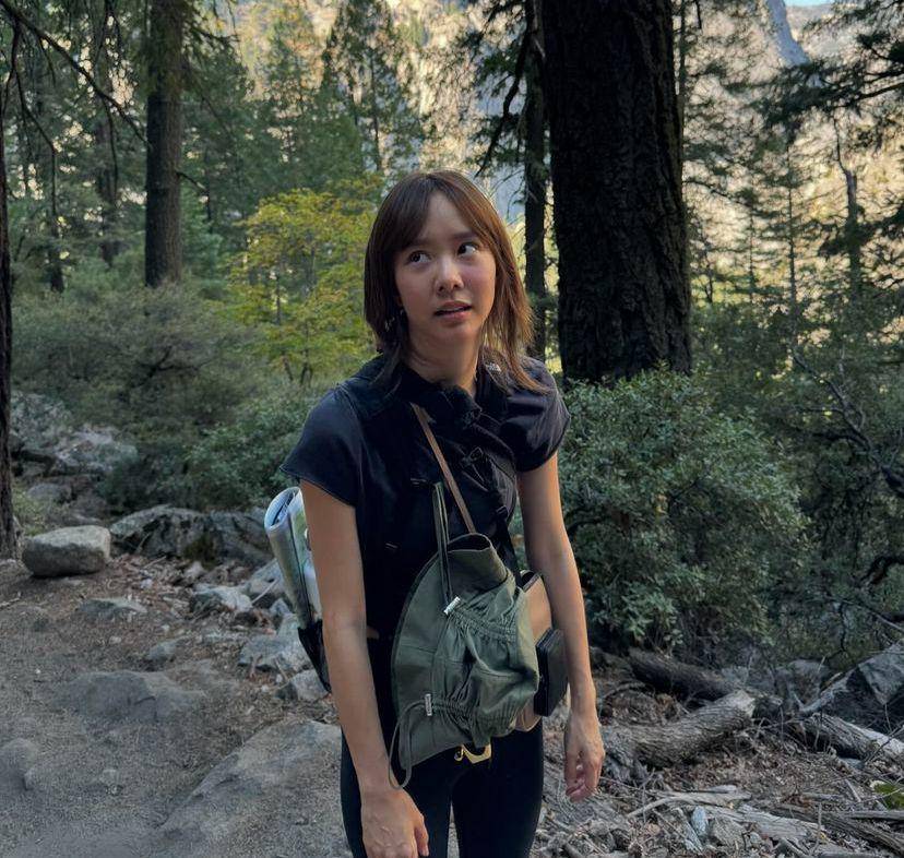 potret Toey Jarinporn hiking di Amerika (instagram.com/toeyjarinporn)