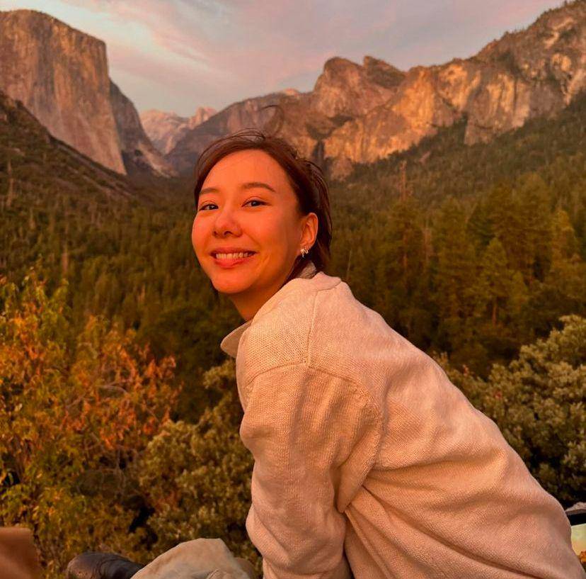 potret Toey Jarinporn hiking di Amerika (instagram.com/toeyjarinporn)