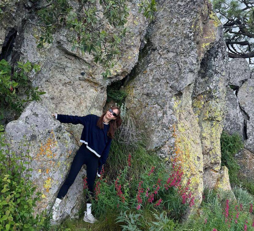 potret Toey Jarinporn hiking di Amerika (instagram.com/toeyjarinporn)