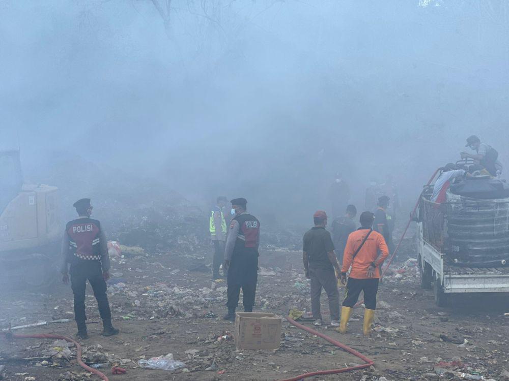 Warga Sekitar TPA di Nusa Penida Hirup Asap Kebakaran