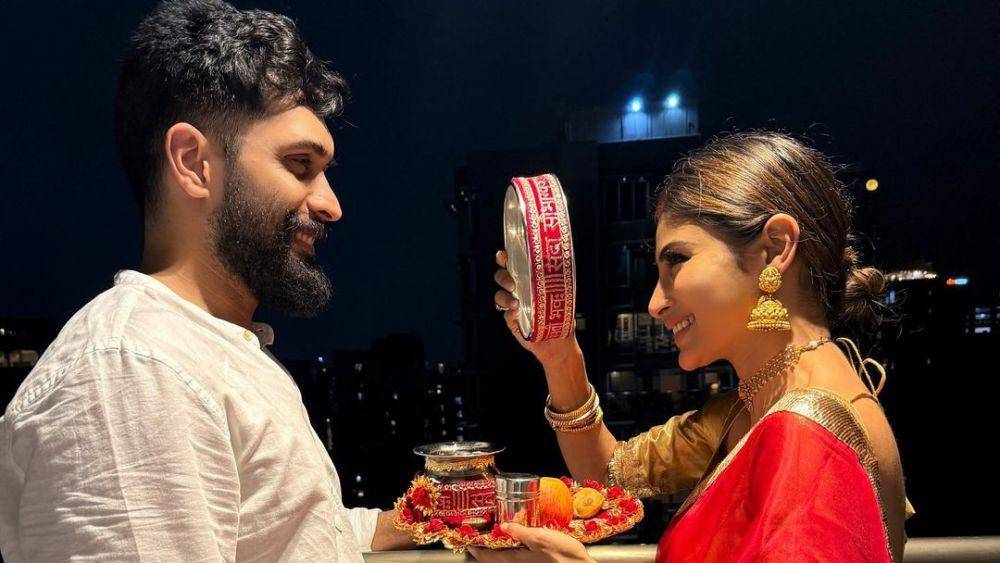 Mouni Roy dan suami (instagram.com/imouniroy)