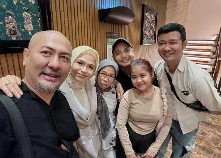 Anniversary orangtua Syifa Hadju (Instagram.com/sndihadju)