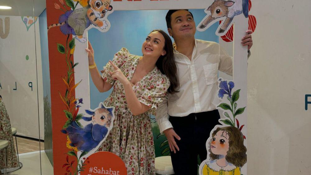 10 Potret Rianti Cartwright di Acara Launching Buku Miliknya, Ramai!