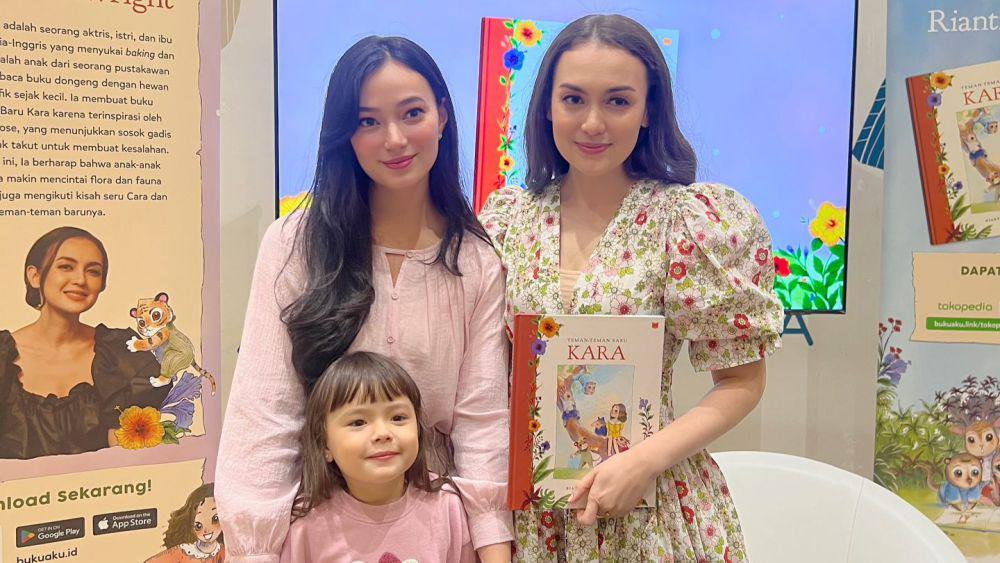 7 Potret Asmirandah di Acara Launching Buku Rianti, Kasih Dukungan!