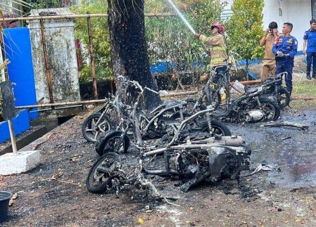 6 Motor Milik Mahasiswi Magang Terbakar di SLB Negeri 1 Makassar