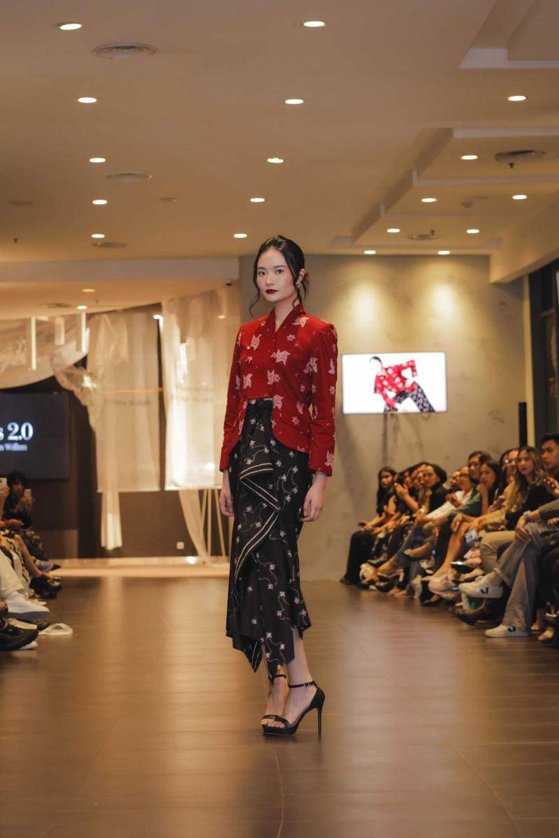 Koleksi kolaborasi OE x Wilsen Willim memperingati Hari Batik. (Dok. OE X Wilsen Willim)
