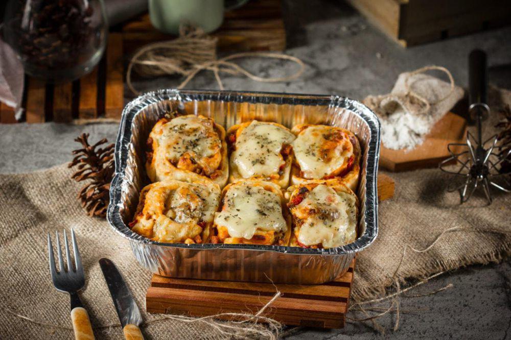 Resep Pizza Roll dengan Topping Keju Leleh, Lezat Maksimal!