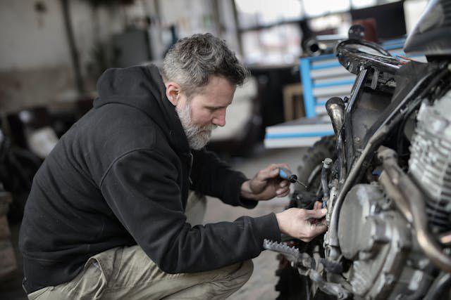 5 Penyebab Motor 'Gredek' di Tarikan Awal