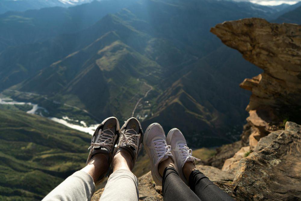 ilustrasi traveling ke pegunungan (pexels.com/Dmitriy Piskarev)