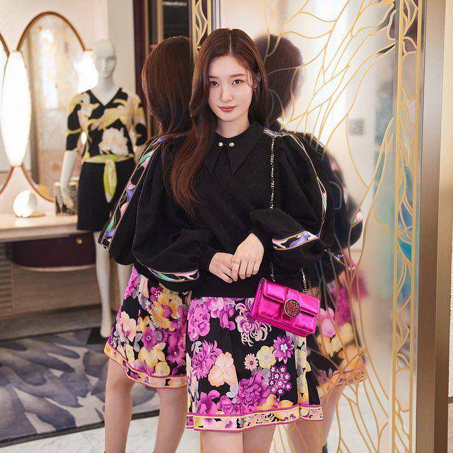 Jung Chae Yeon (instagram.com/j_chaeyeoni)