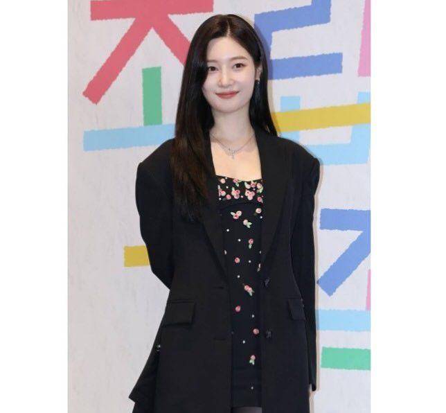 Jung Chae Yeon (instagram.com/j_chaeyeoni)