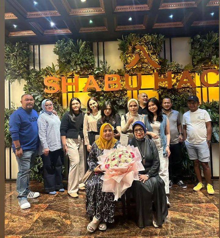 Anniversary orangtua Syifa Hadju (Instagram.com/sndihadju)