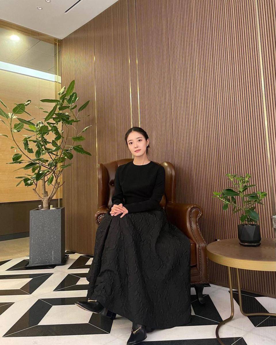 feminin look ala Lee Seyoung (instagram.com/seyoung_10)