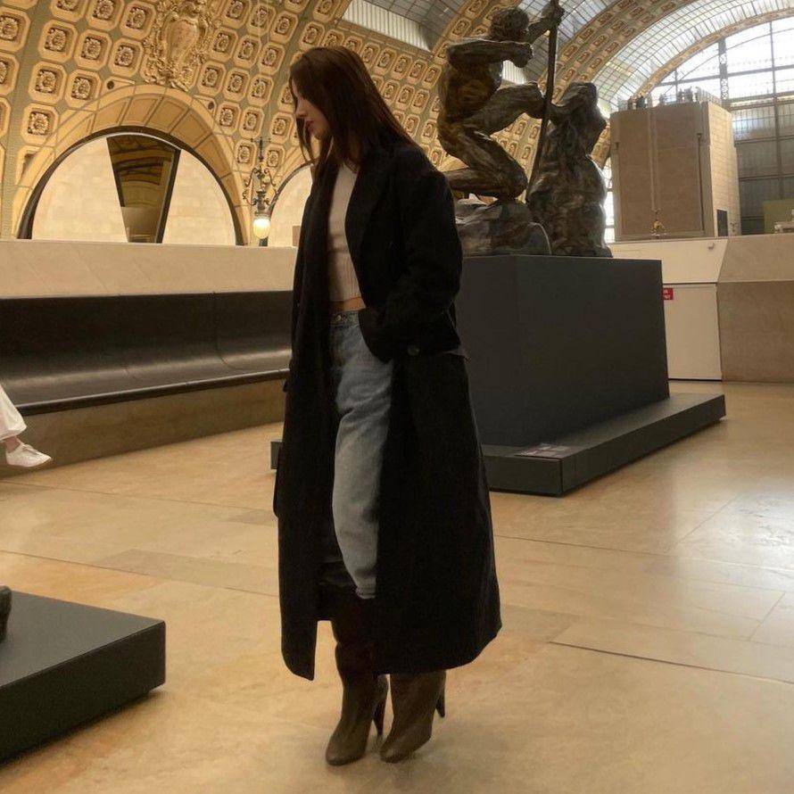 styling sepatu boots ala Lee Seyoung (instagram.com/seyoung_10)