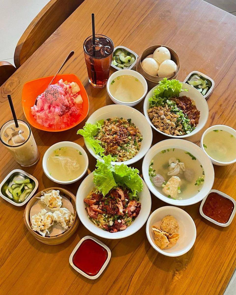 Menu-menu yang ditawarkan di Cwie Mie Ayam Pak Yo (instagram.com/cwiemieayam_pakyo)
