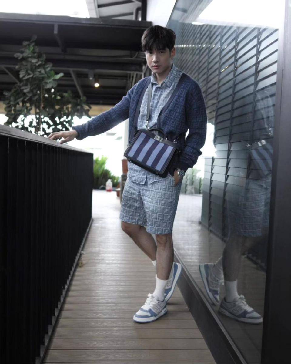 outfit dengan celana pendek ala Mario Maurer (instagram.com/mario_mm38)