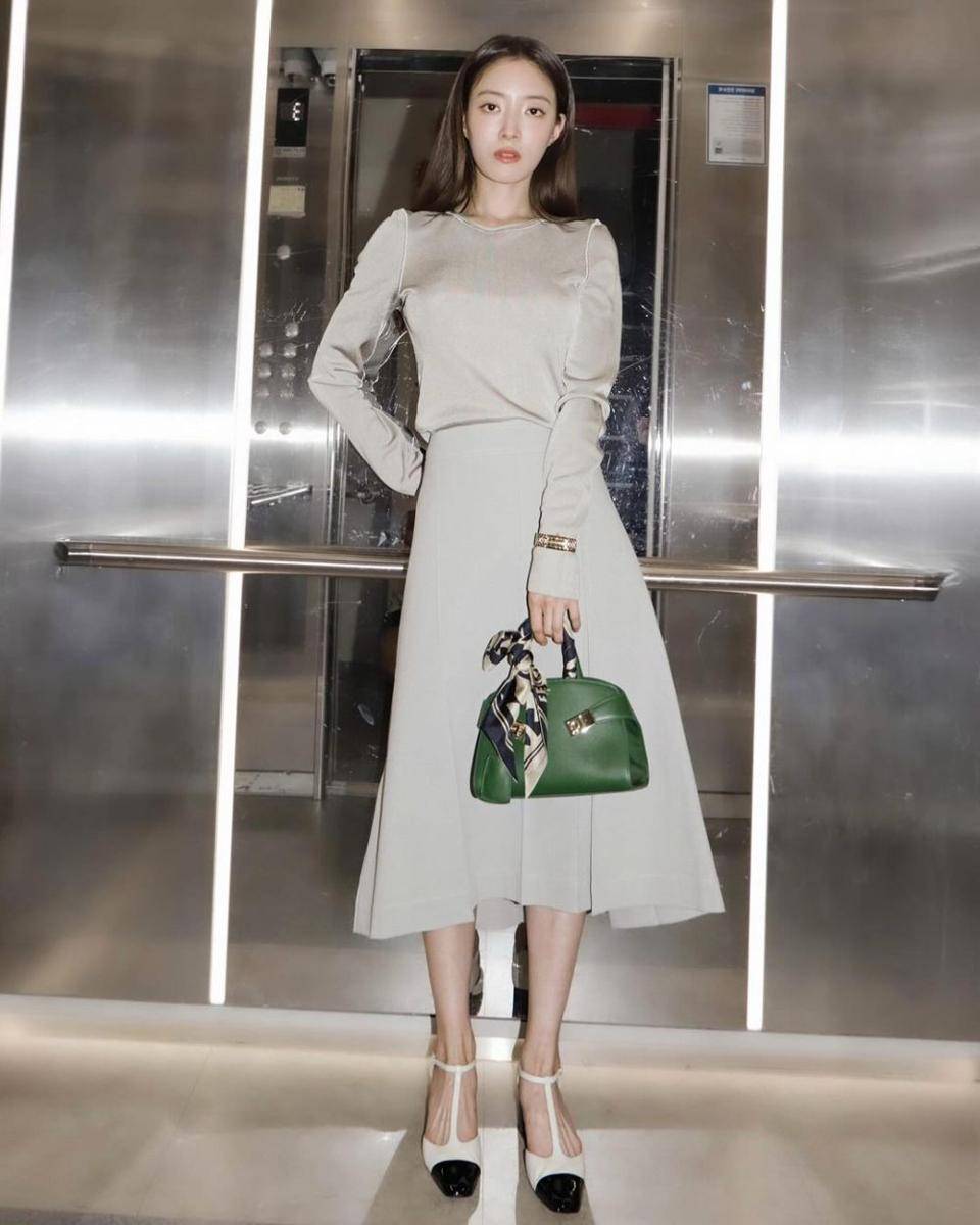 feminin look ala Lee Seyoung (instagram.com/seyoung_10)