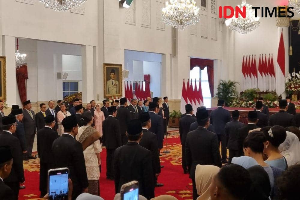 Pelantikan menteri, wakil menteri, dan kepala negara di Kabinet Merah Putih di Istana Negara pada Senin (21/10/2024). (IDN Times/Ilman Nafi'an)