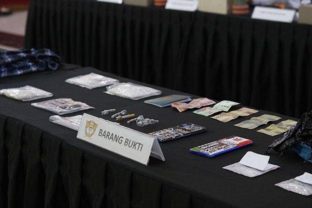 Barang bukti narkotika dan barang bukti lainnya yang berhasil diamankan Bea Cukai Batam (Istimewa)