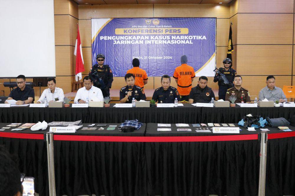 Konferensi pers ungkap kasus penyelundupan narkotika oleh Bea Cukai Batam (Istimewa)