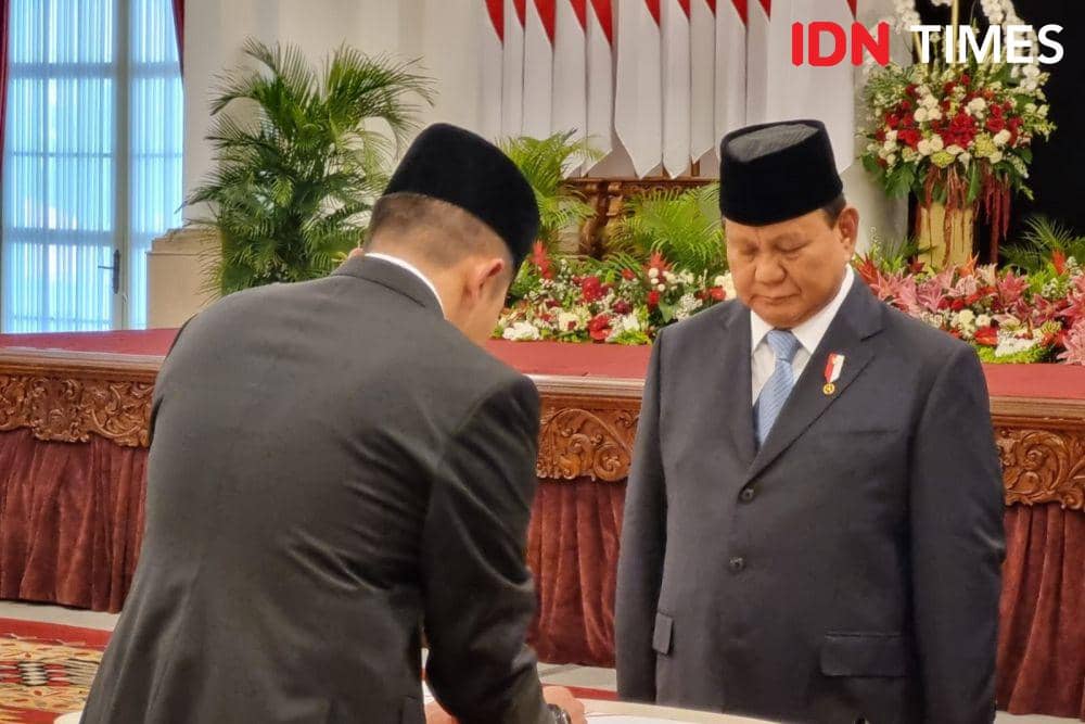 Mayor Teddy Dilantik Jadi Seskab bareng Wakil Menteri Prabowo pada Senin (21/10/2024). (IDN Times/Ilman Nafi'an)