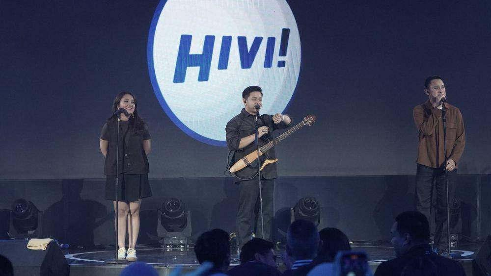 Penampilan Ilham dan HiVI! di Indonesia Sport Industry Summit 2024 (Dok.HiVi!)