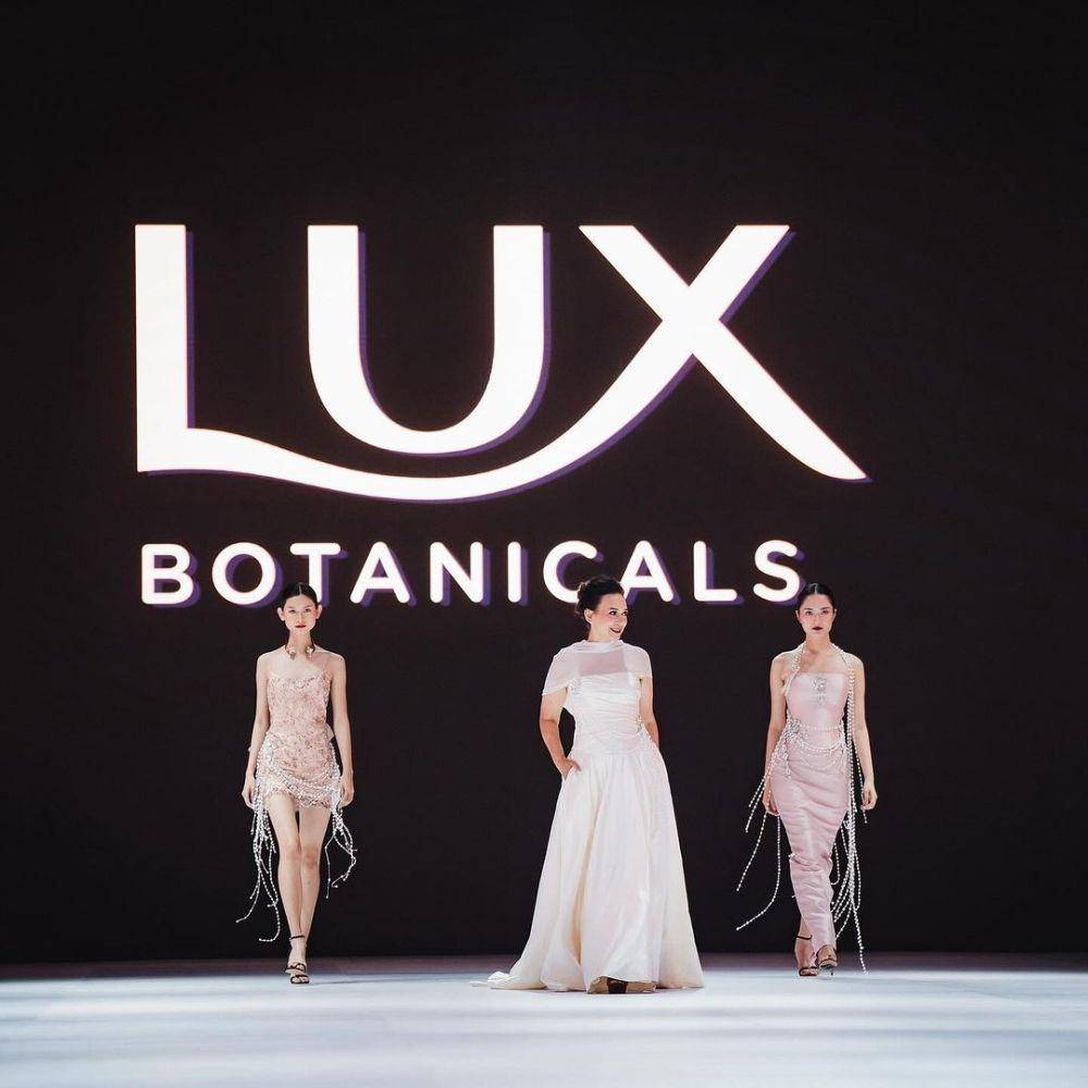 Gaya Bintang LUX dari Masa ke Masa di JFW 2024  (instagram.com/lux_id)