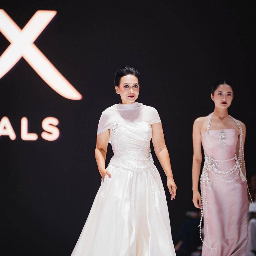 Gaya Bintang LUX dari Masa ke Masa di JFW 2024 (instagram.com/lux_id)