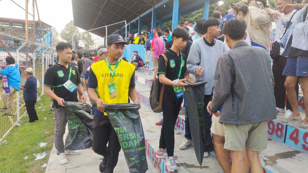 PT Pegadaian mengajak masyarakat, khususnya para suporter sepak bola, untuk turut serta dalam program Behind Football yang akan dilaksanakan bertepatan dengan pertandingan Pegadaian Liga 2 di berbagai kota. (Dok. Pegadaian)