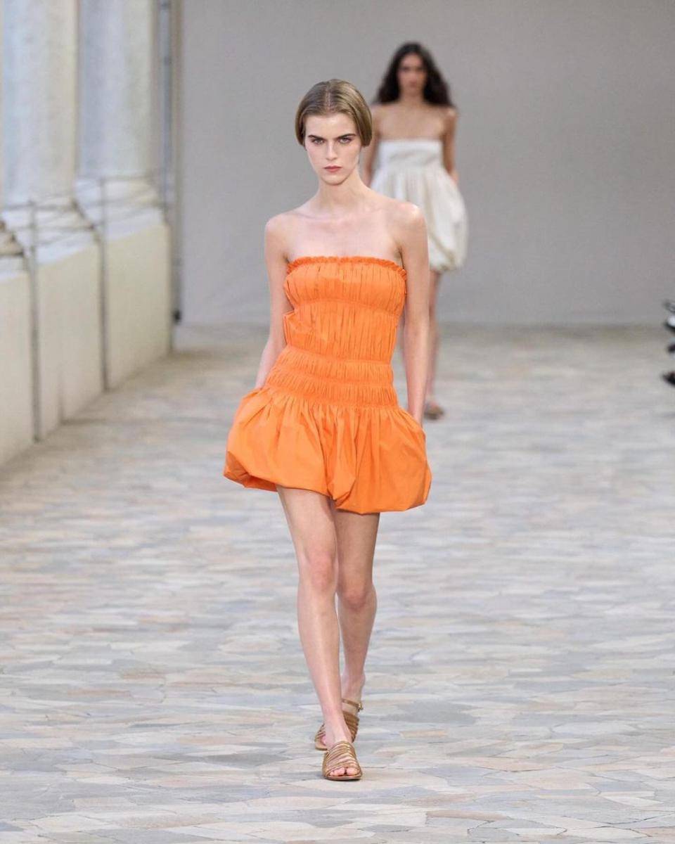 koleksi Alberta Ferretti SS25 di Milan Fashion Week (instagram.com/albertaferretti)