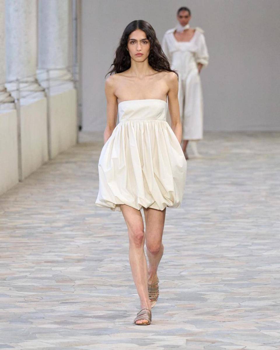koleksi Alberta Ferretti SS25 di Milan Fashion Week (instagram.com/albertaferretti)