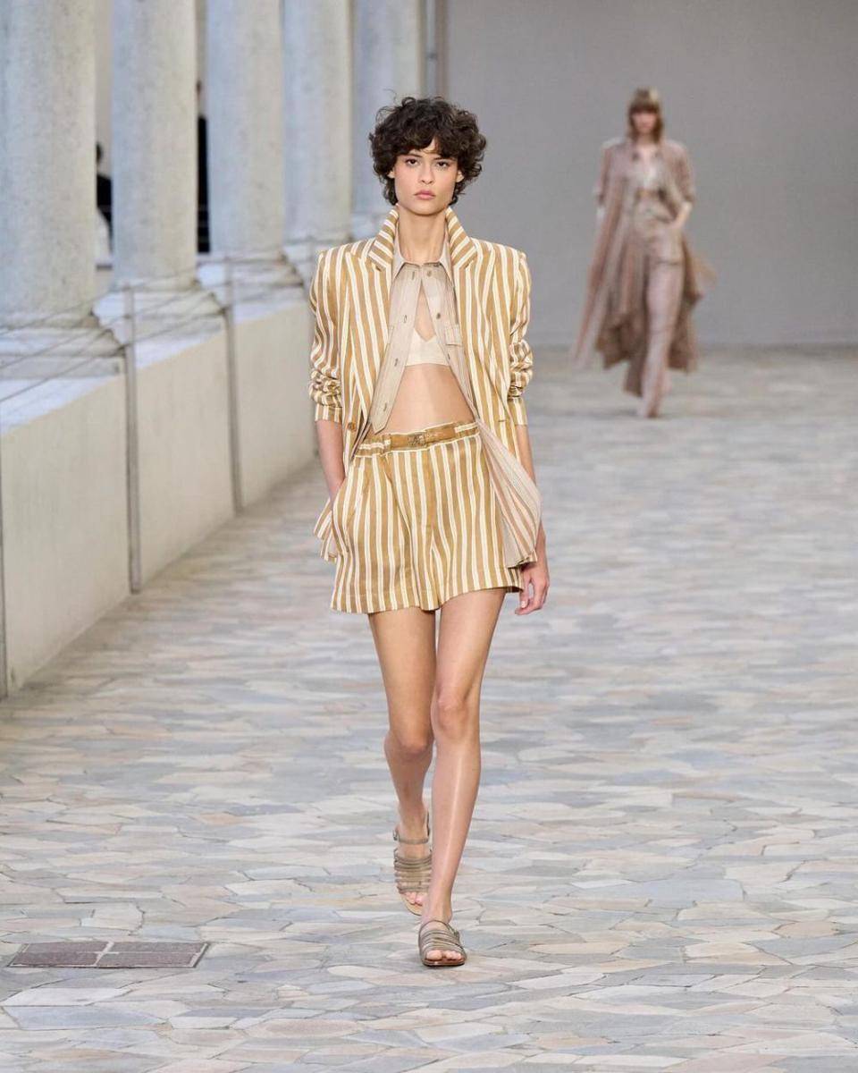 koleksi Alberta Ferretti SS25 di Milan Fashion Week (instagram.com/albertaferretti)