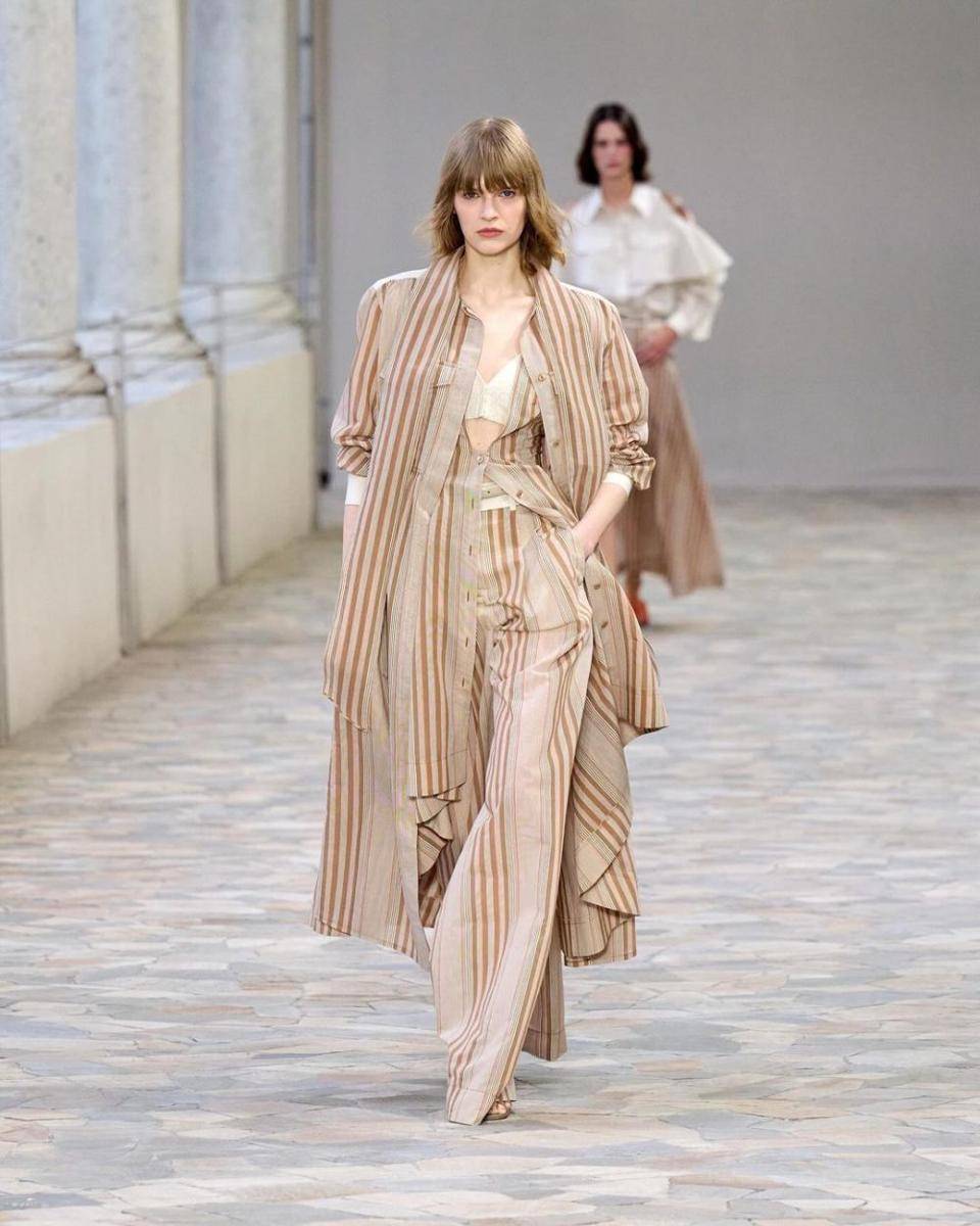 koleksi Alberta Ferretti SS25 di Milan Fashion Week (instagram.com/albertaferretti)