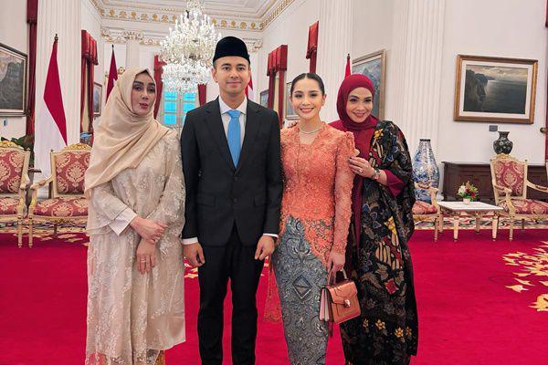 7 Potret Amy Qanita dan Rieta Amilia di Pelantikan Raffi Ahmad
