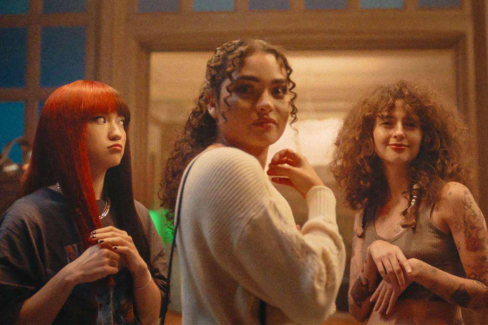 adegan dalam film It’s What’s Inside. (dok. Netflix/It’s What’s Inside)