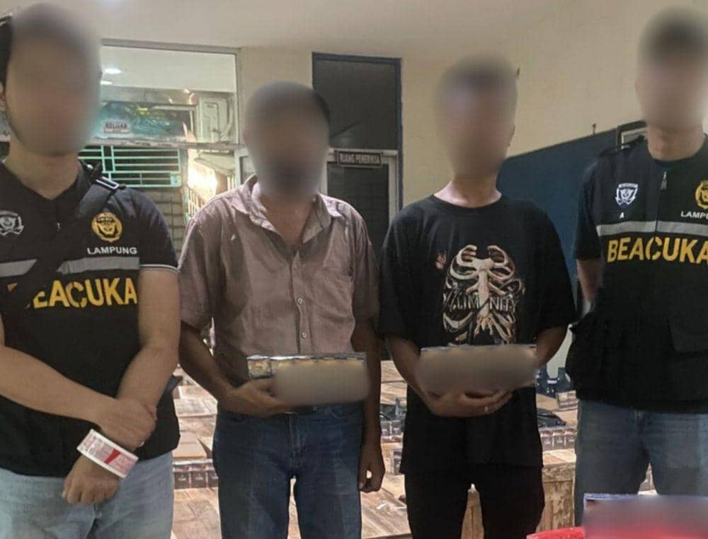 Pengungkapan kasus penyelundupan 920 ribu batang rokok ilegal di Pelabuhan Bakauheni. (Dok. Bea Cukai Lampung).