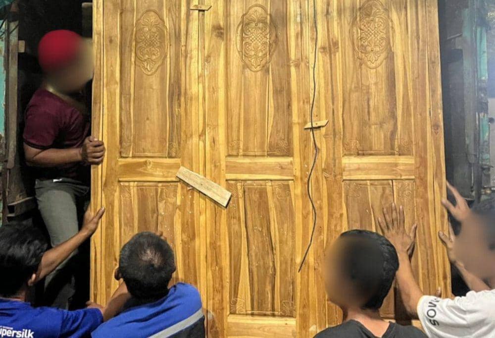 Pengungkapan kasus penyelundupan 920 ribu batang rokok ilegal di Pelabuhan Bakauheni. (Dok. Bea Cukai Lampung).