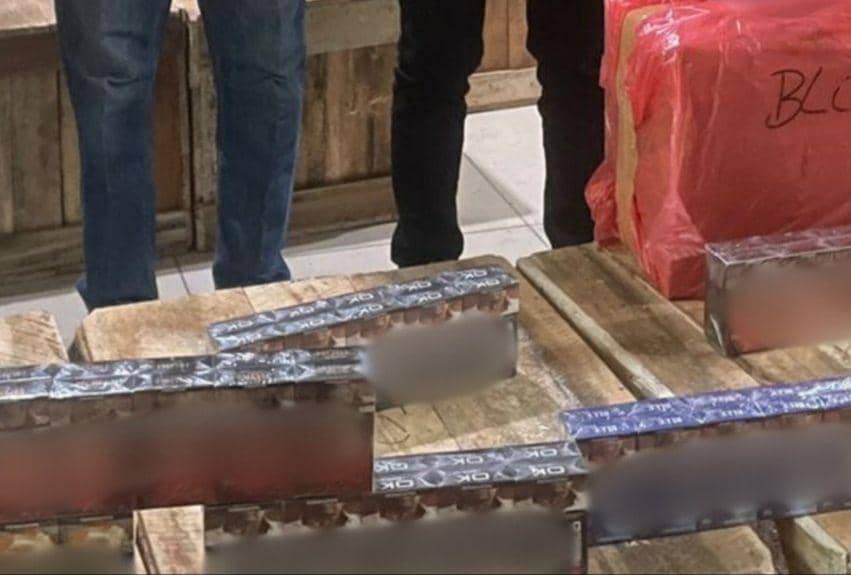 Pengungkapan kasus penyelundupan 920 ribu batang rokok ilegal di Pelabuhan Bakauheni. (Dok. Bea Cukai Lampung).