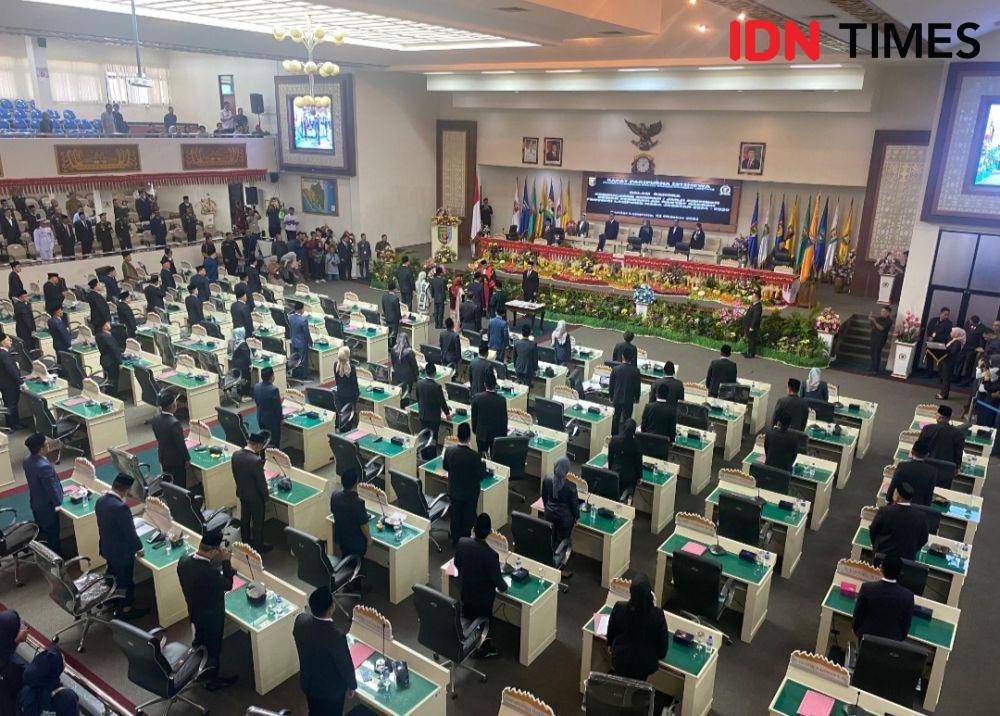 Pelantikan pimpinan DPRD Provinsi Lampung. (IDN Times/Tama Yudha Wiguna).