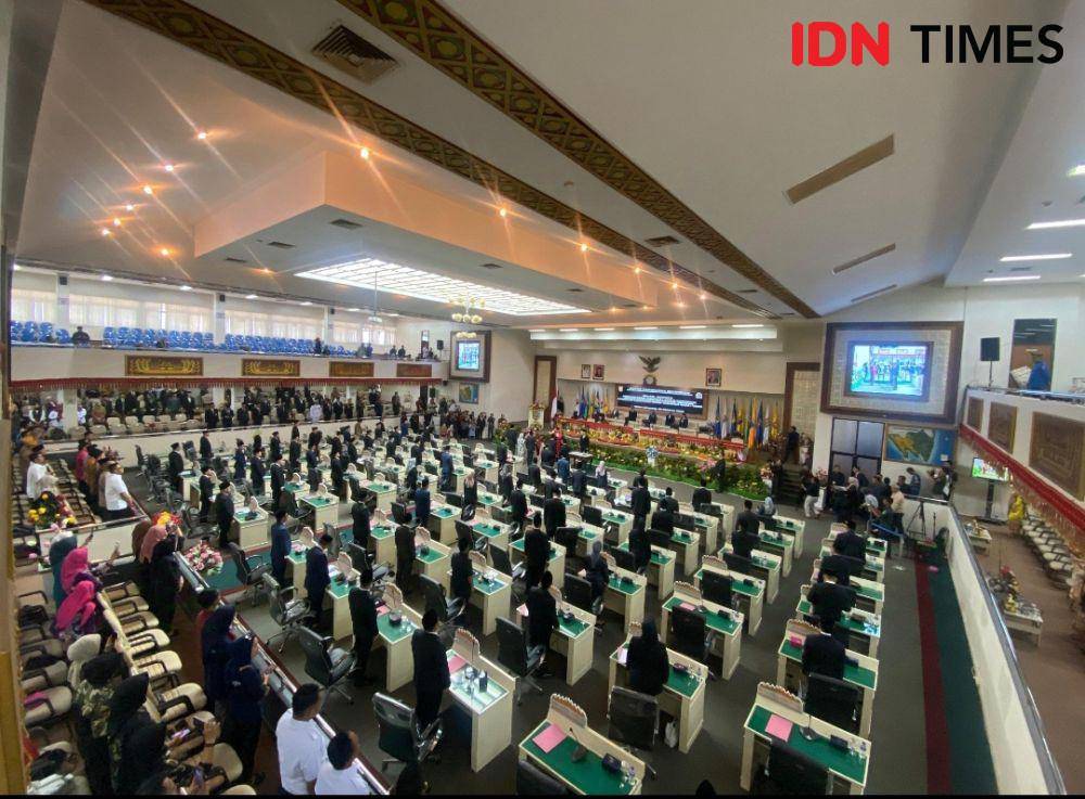 Pelantikan pimpinan DPRD Provinsi Lampung. (IDN Times/Tama Yudha Wiguna).