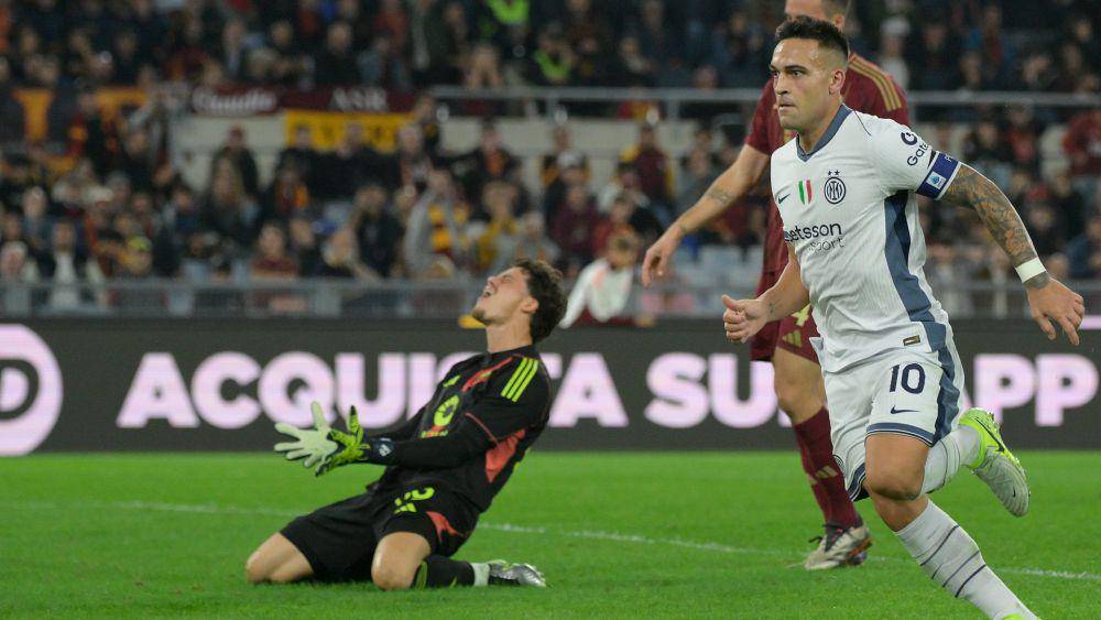 Selebrasi Lautaro Martinez usai membobol gawang AS Roma. (twitter.com/seriea)