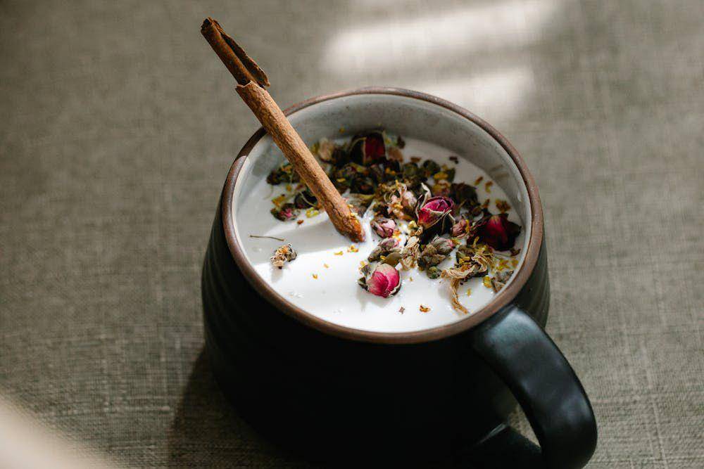 ilustrasi chai latte (pexels.com/Anna Pou)